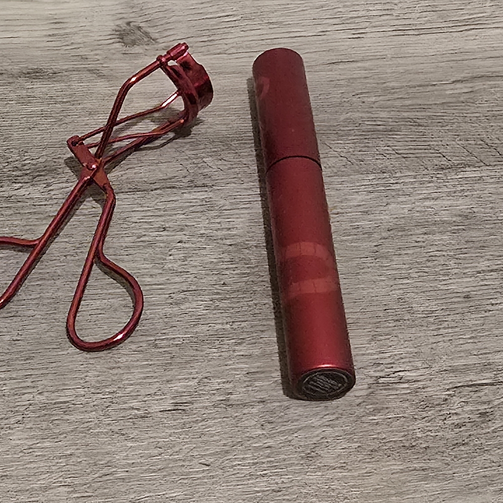 Red Eyelash Curler and Mascara Set